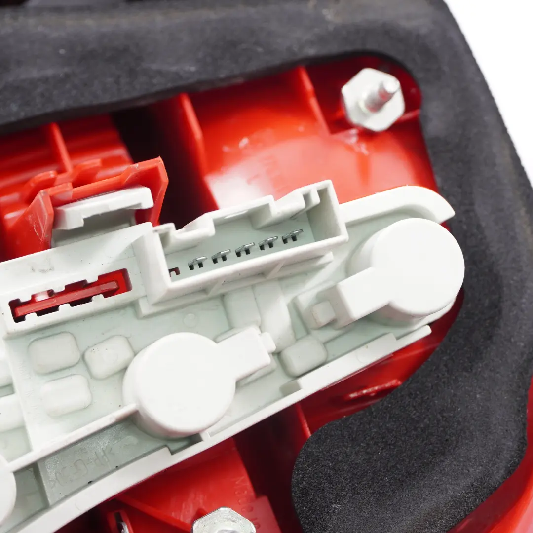 Berline Feu Arrière Gauche pour BMW E90 à propos du numéro de pièce 6937457 BMW E90 Berline Feu Arrière Gauche - SKU 6937457-4 - Numéro de pièce 6937457