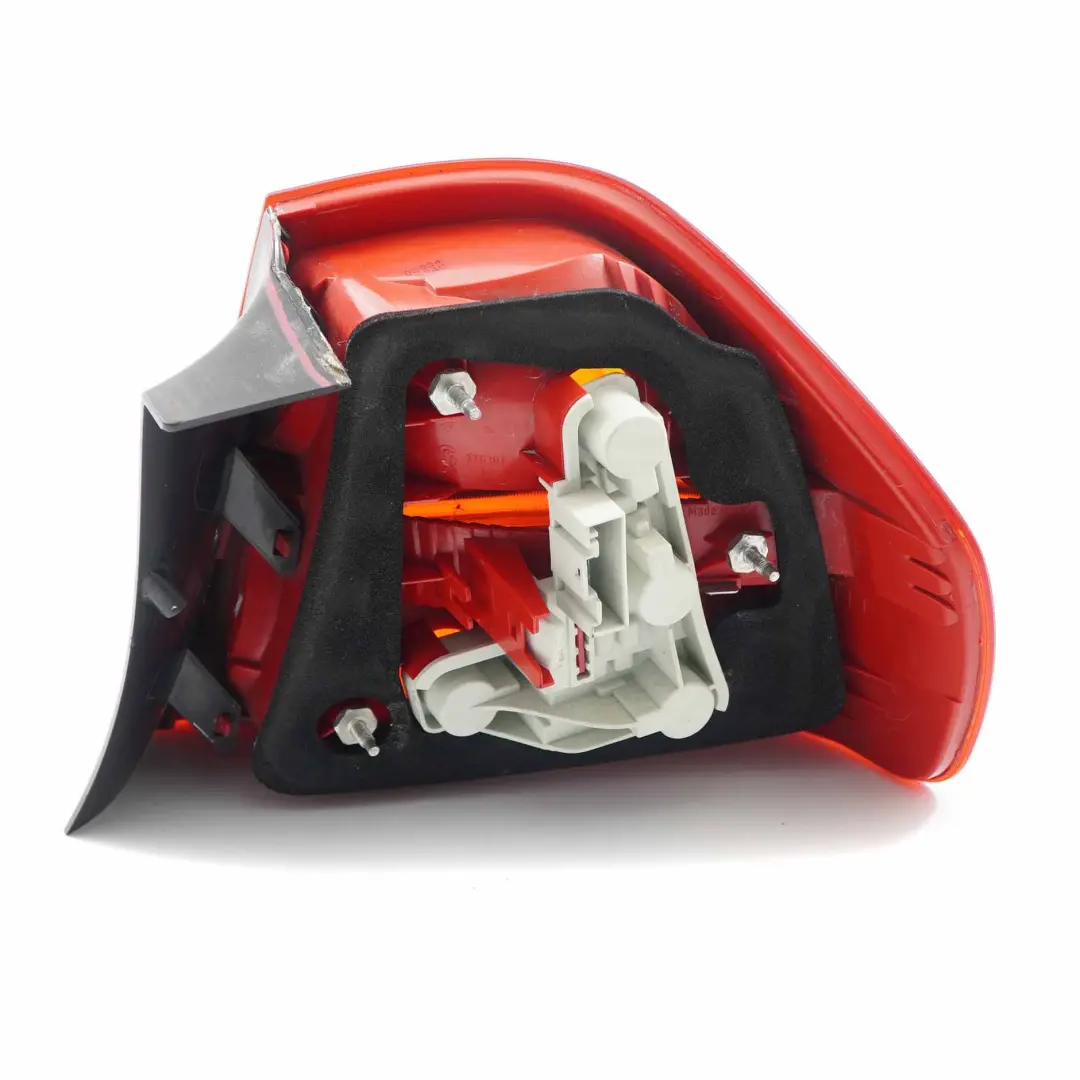 Berline Feu Arrière Gauche pour BMW E90 à propos du numéro de pièce 6937457 BMW E90 Berline Feu Arrière Gauche - SKU 6937457-4 - Numéro de pièce 6937457