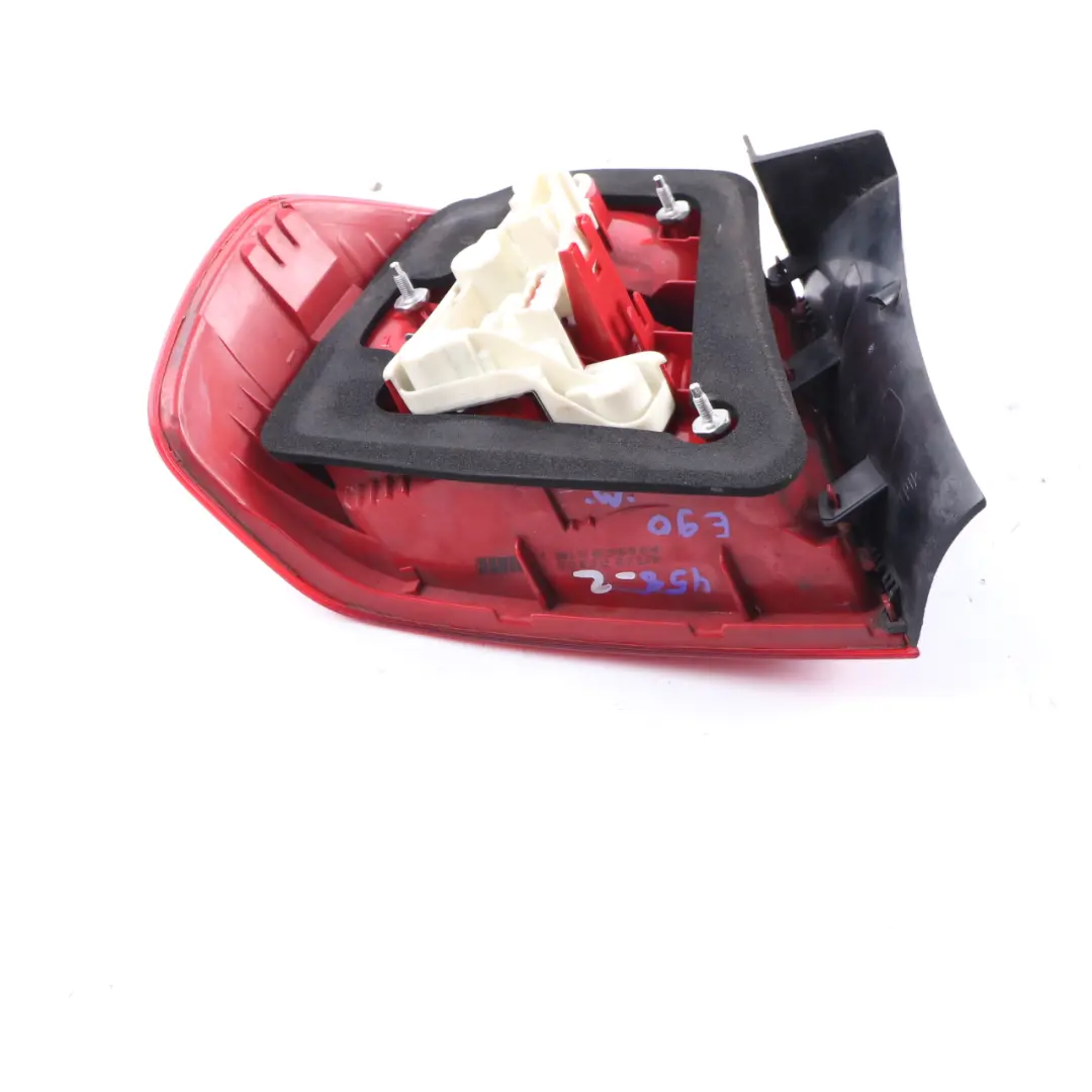 Luz Trasera Derecha Tail para BMW E90 Berlina con número de pieza 6937458 BMW E90 Berlina Luz Trasera Derecha Tail - SKU 6937458-2 - Número de pieza 6937458