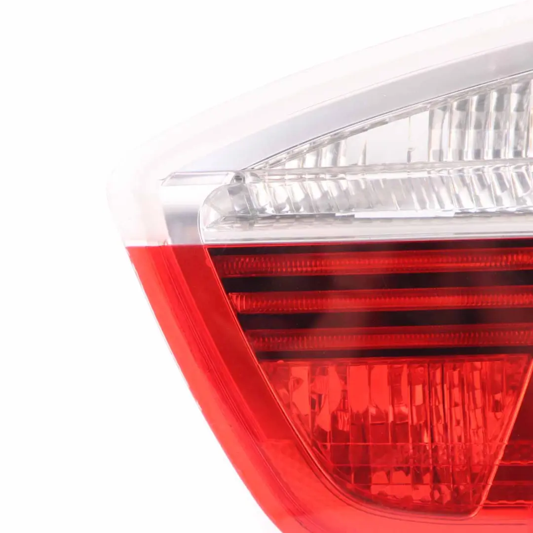 Luz Trasera Salón Luz En Tapa Maletero Derecha para BMW E90 con número de pieza 6937460 BMW E90 Luz Trasera Salón Luz En Tapa Maletero Derecha - SKU 6937460-2 - Número de pieza 6937460