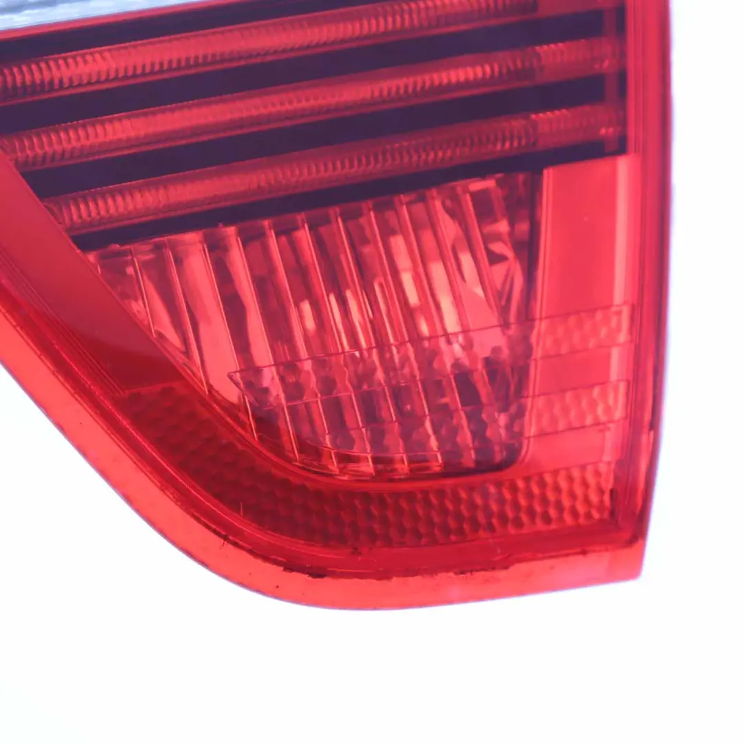 Lampa W Klapę Bagażnika Tylna Prawa Tył Prawy do BMW E90 o numerze 6937460 BMW E90 Lampa W Klapę Bagażnika Tylna Prawa Tył Prawy - SKU 6937460-2 - Numer Części 6937460