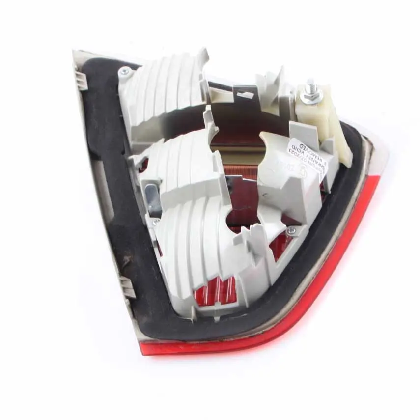 Lampa W Klapę Bagażnika Tylna Prawa Tył Prawy do BMW E90 o numerze 6937460 BMW E90 Lampa W Klapę Bagażnika Tylna Prawa Tył Prawy - SKU 6937460-2 - Numer Części 6937460