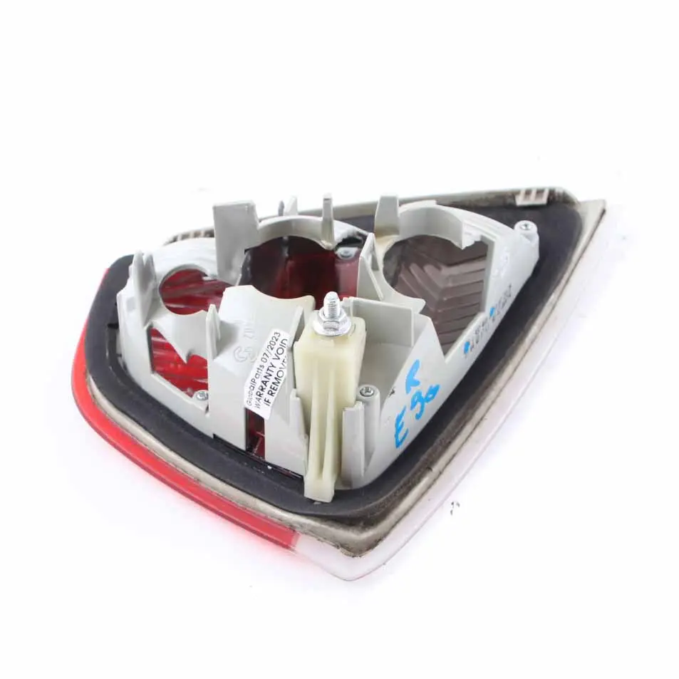 Fanale Posteriore Berlina Luce Nel Coperchio Bagagliaio Destra per BMW E90 con numero di parte 6937460 BMW E90 Fanale Posteriore Berlina Luce Nel Coperchio Bagagliaio Destra - SKU 6937460-2 - Numero di parte 6937460