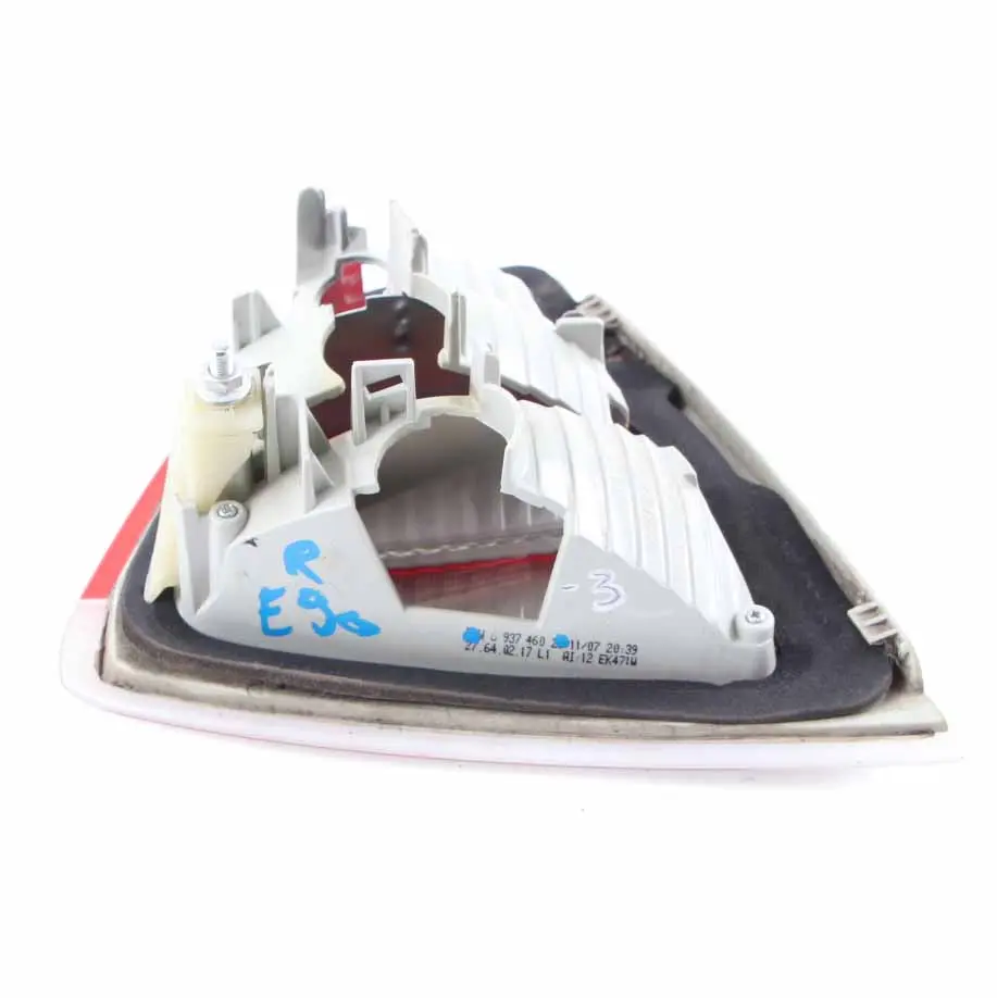 Lampa W Klapę Bagażnika Tylna Prawa Tył Prawy do BMW E90 o numerze 6937460 BMW E90 Lampa W Klapę Bagażnika Tylna Prawa Tył Prawy - SKU 6937460-2 - Numer Części 6937460