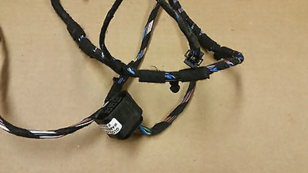 Wiring loom front door driver side to BMW 3 SERIES E90 E91 with Part number 6938209 BMW 3 SERIES E90 E91 Wiring loom front door driver side - SKU 6938209 - Part number 6938209