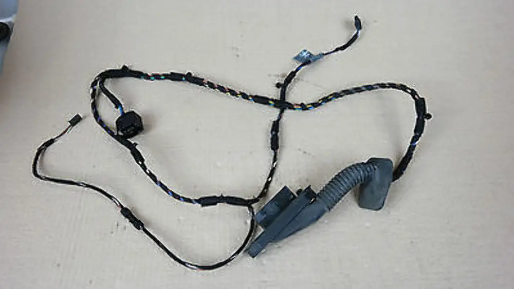 Telaio Cablaggio Porta Posteriore Sinistra 6938225 per BMW E90 E90N E91 E91N LCI M3 con numero di parte 61126938226 BMW E90 E90N E91 E91N LCI M3 Telaio Cablaggio Porta Posteriore Sinistra 6938225 - SKU 6938226-1 - Numero di parte 61126938226