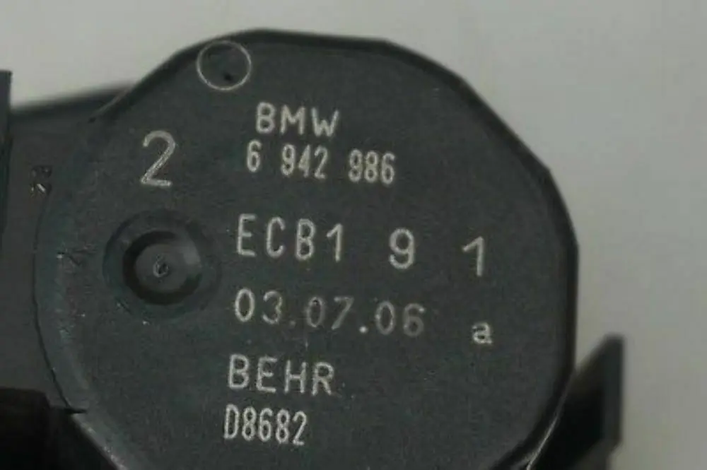 BMW 5 6 Series E60 E61 E63 E64 Fresh Air Right Recirculation Positioning Drive - SKU 6942986 - Part number 6942986