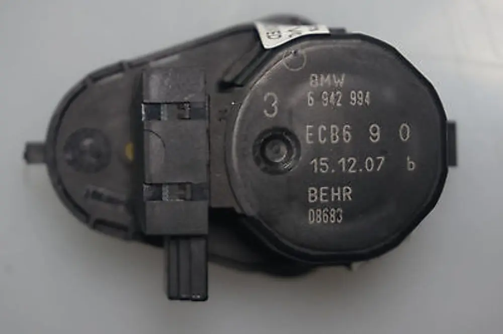 Actuateur Clapet de Degivrage 6411 pour BMW E60 E61 E63 E64 à propos du numéro de pièce 6942994 BMW E60 E61 E63 E64 Actuateur Clapet de Degivrage 6411 - SKU 6942994 - Numéro de pièce 6942994