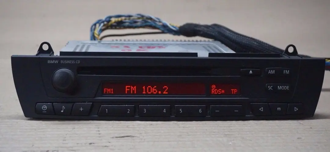 Lettore CD Radio Business 6512 per BMW X3 Z4 Serie E83 E85 E86 con numero di parte 6943437 BMW X3 Z4 Serie E83 E85 E86 Lettore CD Radio Business 6512 - SKU 6943437 - Numero di parte 6943437