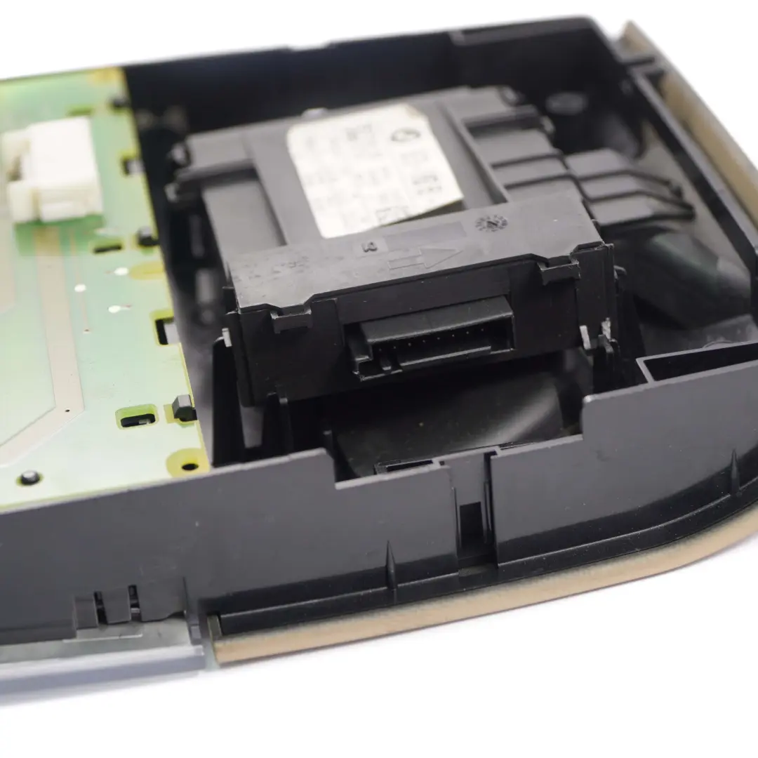 Lampada Lettura Interni Luci Posteriore Beige per BMW X1 E84 E90 E91 E92 LCI con numero di parte 6945200 BMW X1 E84 E90 E91 E92 LCI Lampada Lettura Interni Luci Posteriore Beige - SKU 6945201-1 - Numero di parte 6945200