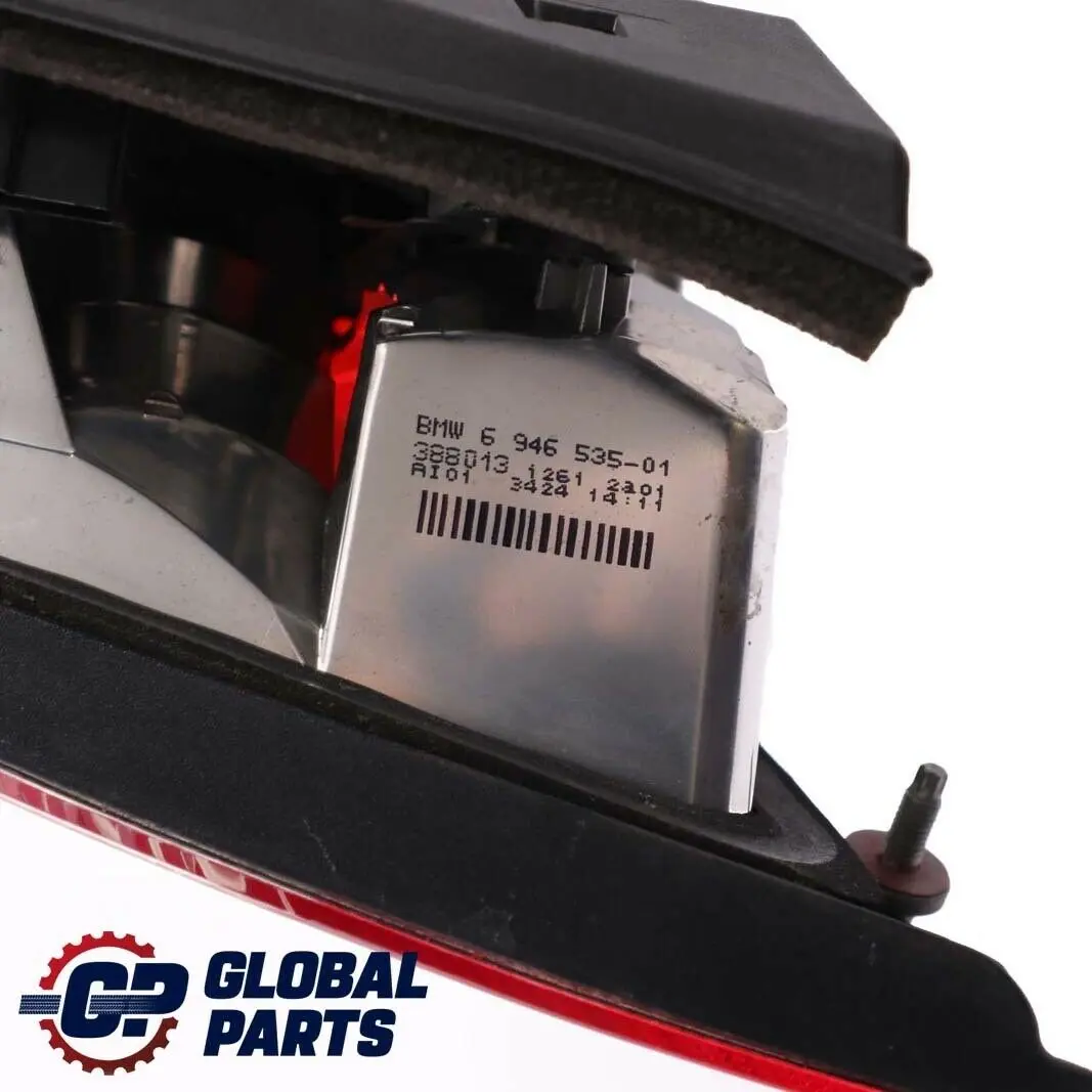 Light In The Side Panel White Left N/S to BMW 3 Series E46 Saloon Rear with Part number 6946535 BMW 3 Series E46 Saloon Rear Light In The Side Panel White Left N/S - SKU 6946535 - Part number 6946535