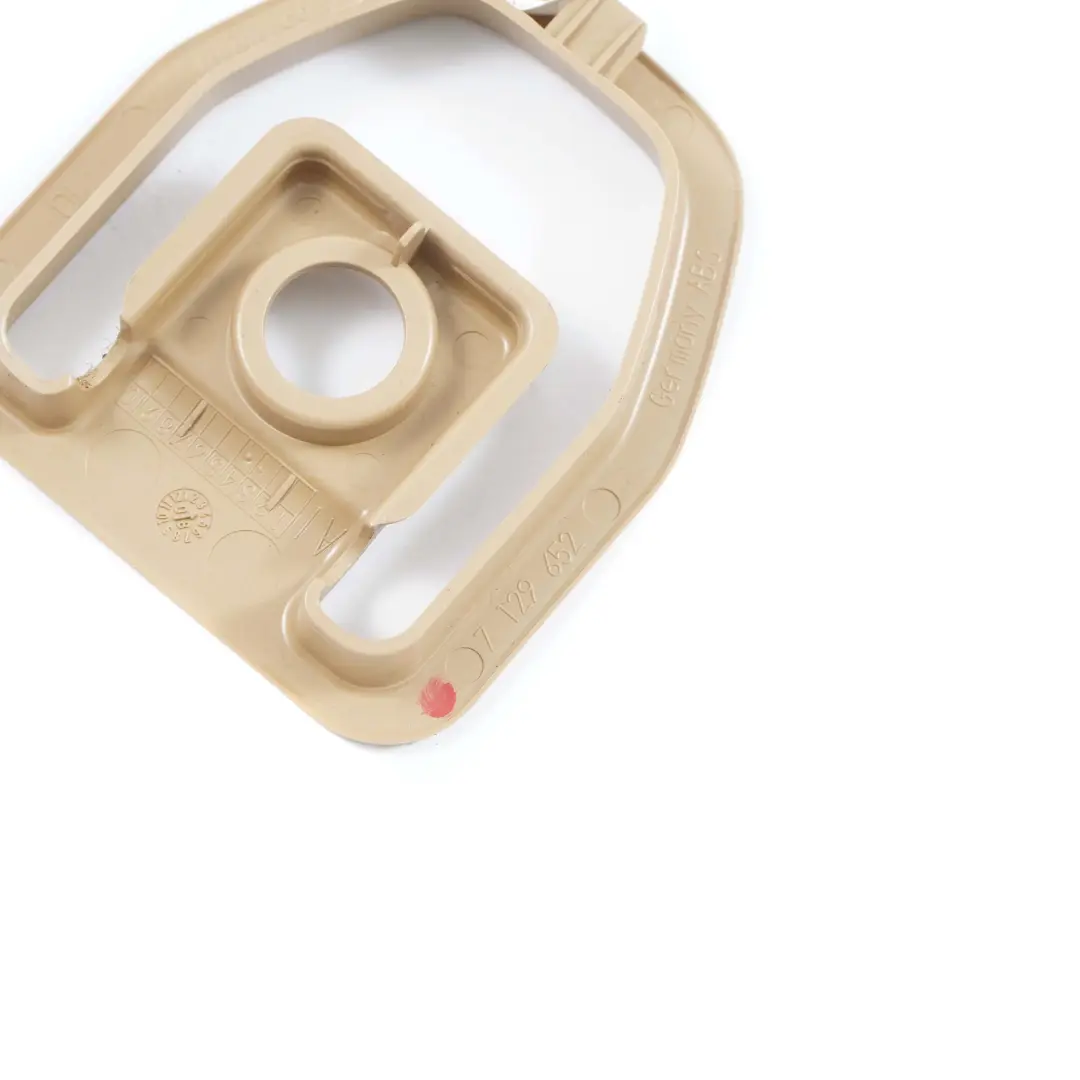 Fijacion Lazo Trasero Maletero Compartimento Piso Beige para BMW E90 E91 E92 con número de pieza 6949856 BMW E90 E91 E92 Fijacion Lazo Trasero Maletero Compartimento Piso Beige - SKU 6949856 - Número de pieza 6949856