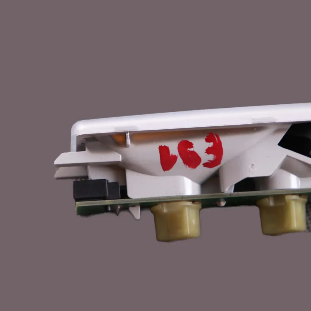 Luce posteriore interna Lampada di lettura per BMW E91 con numero di parte 6950087 BMW E91 Luce posteriore interna Lampada di lettura - SKU 6950087 - Numero di parte 6950087