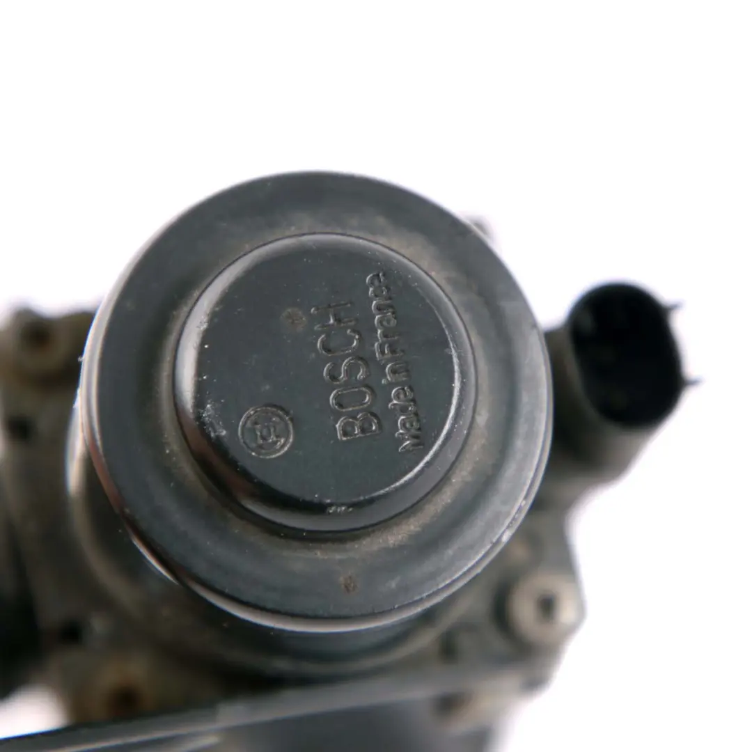 BMW X5 X6 Series E70 E71 Switchover Valve Bracket Water Pump Motor - SKU 6950257 - Part number 6950257