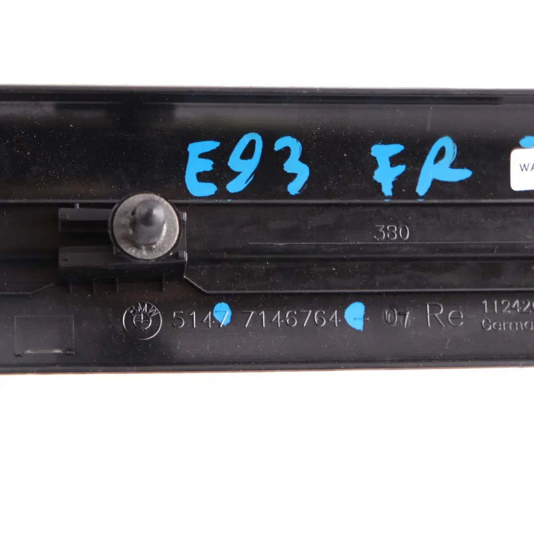 Tapa Entrada Delantera Derecha Negro Schwarz para BMW E92 E93 LCI con número de pieza 6951382 BMW E92 E93 LCI Tapa Entrada Delantera Derecha Negro Schwarz - SKU 6951382 - Número de pieza 6951382