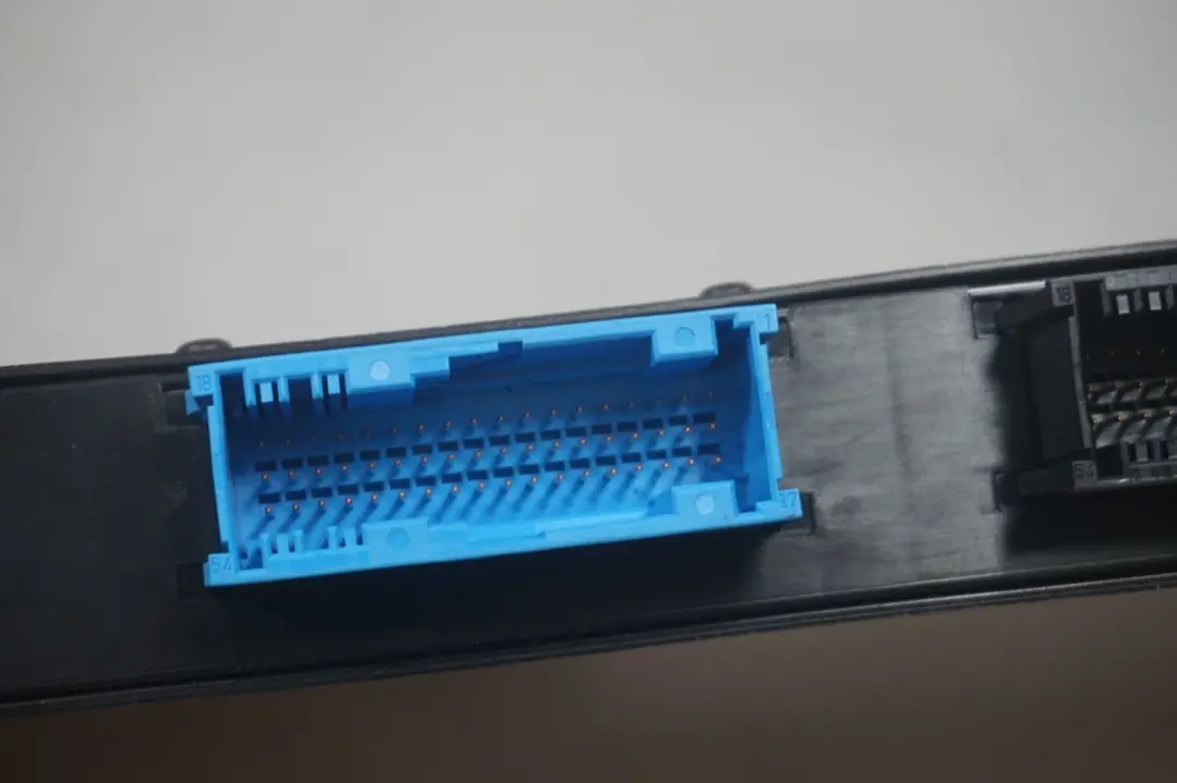 BMW 1 Series E87 ECU Body Control Module Unit PL2 JBBFE 3165 - SKU 6951537 - Part number 6951537