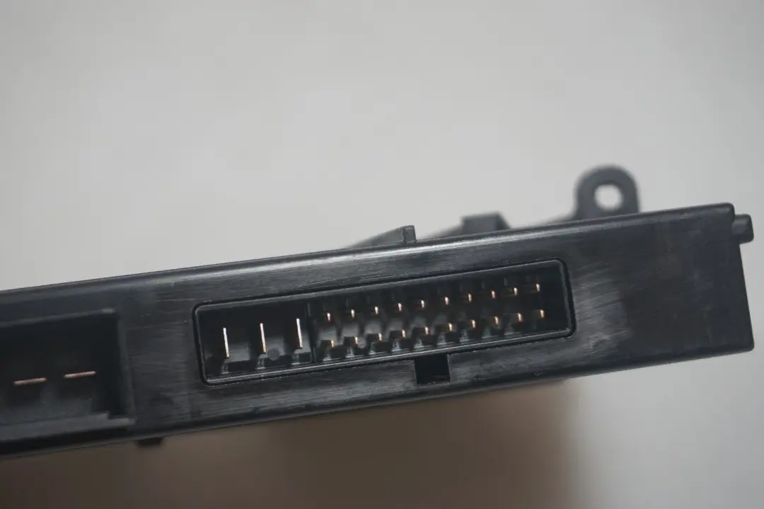 BMW 1 Series E87 ECU Body Control Module Unit PL2 JBBFE 3165 - SKU 6951537 - Part number 6951537