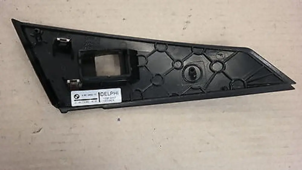 Pannello trim alzacristalli posteriore destro per BMW E60 E61 con numero di parte 6951965 BMW E60 E61 Pannello trim alzacristalli posteriore destro - SKU 6951965-1 - Numero di parte 6951965