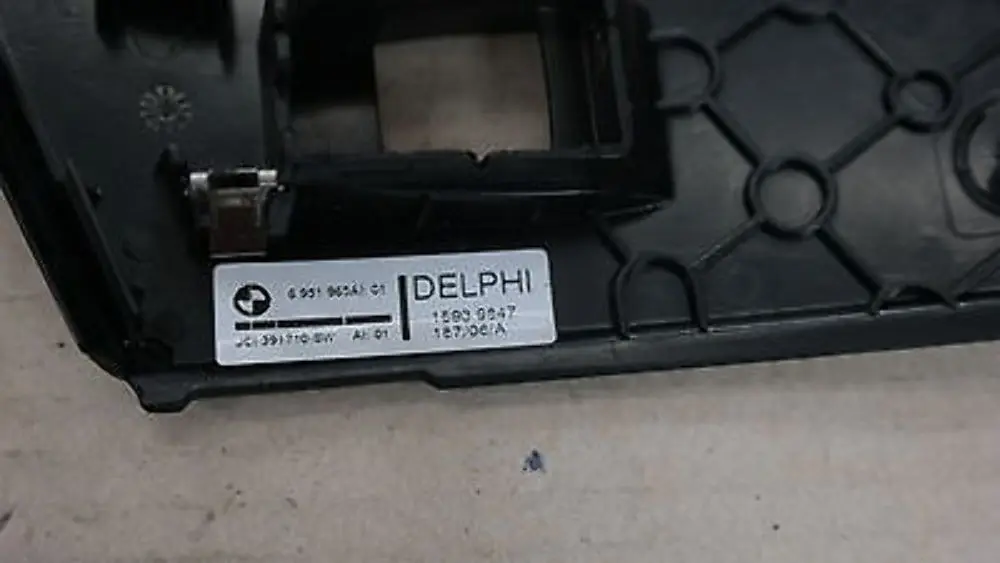 BMW E60 E61 Pannello trim alzacristalli posteriore destro - SKU 6951965-1 - Numero di parte 6951965