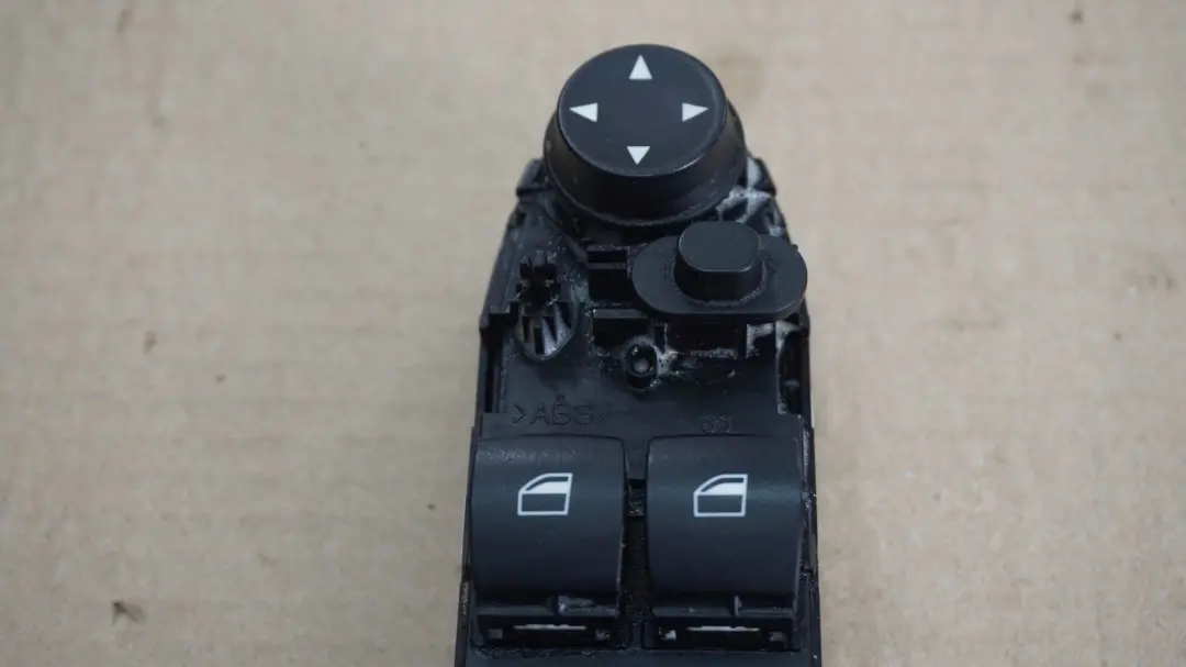 Interruptor Elevalunas Lado Conductor Derecho para BMW E87N con número de pieza 6952054 BMW E87N Interruptor Elevalunas Lado Conductor Derecho - SKU 6952054 - Número de pieza 6952054