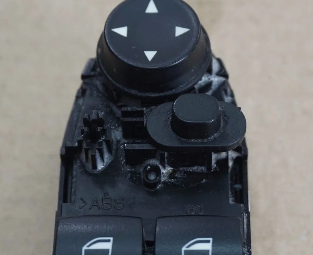 BMW E87N Interruptor Elevalunas Lado Conductor Derecho - SKU 6952054 - Número de pieza 6952054