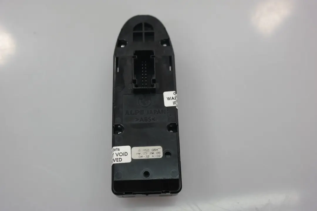 Fold Switch Window Lifter Driver's Side to BMW 1 Series E87 Power with Part number 6952064 BMW 1 Series E87 Power Fold Switch Window Lifter Driver's Side - SKU 6952064 - Part number 6952064