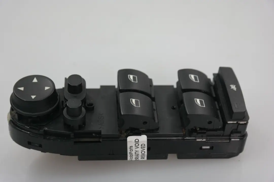 Fold Switch Window Lifter Driver's Side to BMW 1 Series E87 Power with Part number 6952064 BMW 1 Series E87 Power Fold Switch Window Lifter Driver's Side - SKU 6952064 - Part number 6952064