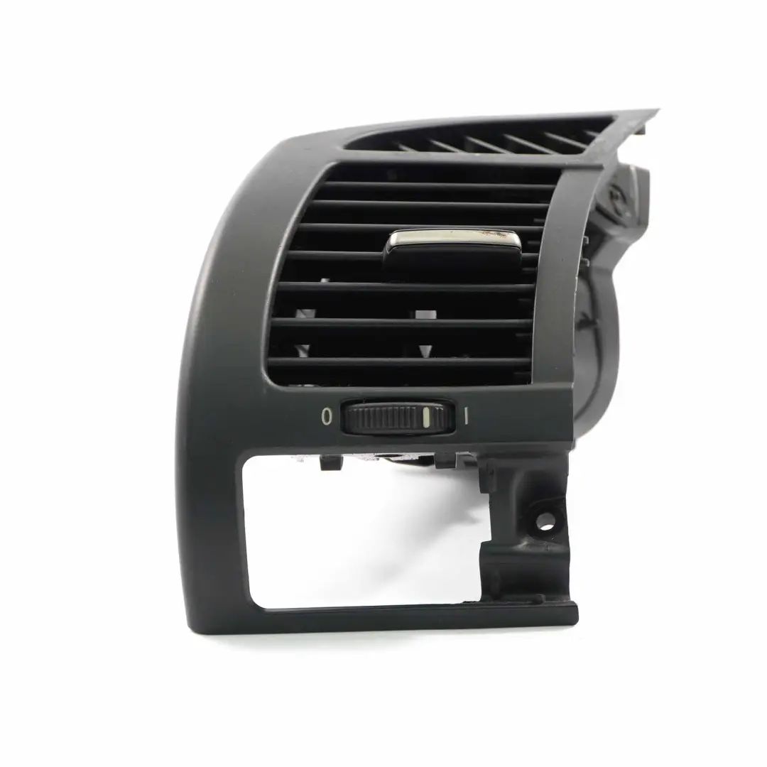 Kratka Nawiewu Powietrza Lewa 7025631 do BMW E85 E86 o numerze 6954301 BMW E85 E86 Kratka Nawiewu Powietrza Lewa 7025631 - SKU 6954301-2 - Numer Części 6954301