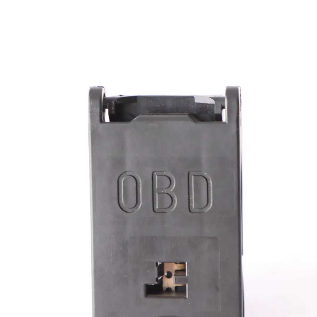 OBD Enchufe De Diagnóstico Marco Tapa para BMW F07 F36 con número de pieza 6954582 BMW F07 F36 OBD Enchufe De Diagnóstico Marco Tapa - SKU 6954582 - Número de pieza 6954582