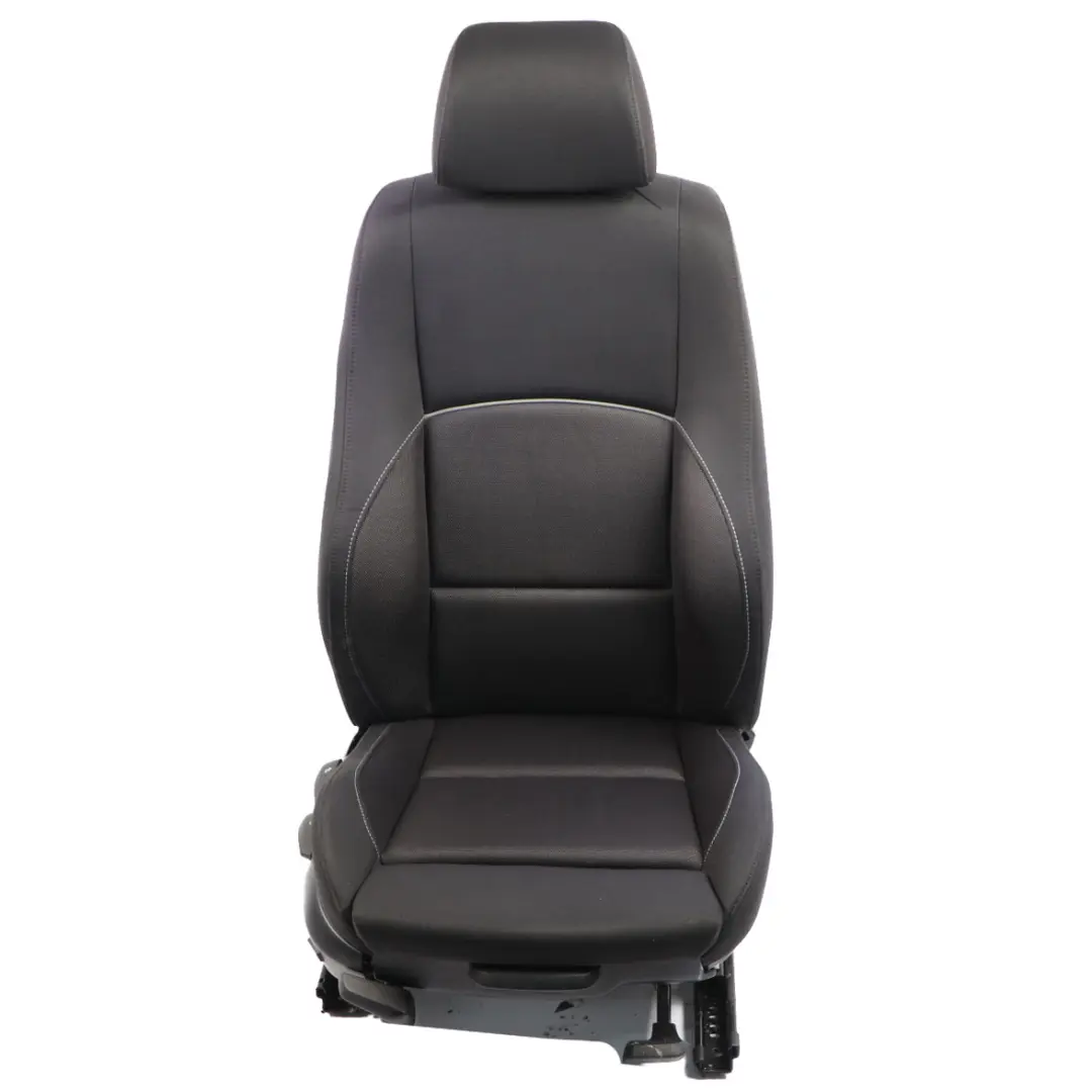 Riferimento Resto Tessuto Anteriore Destro Sede Network per BMW E87 LCI Sport con numero di parte 6955940 BMW E87 LCI Sport Riferimento Resto Tessuto Anteriore Destro Sede Network - SKU 6955940 - Numero di parte 6955940