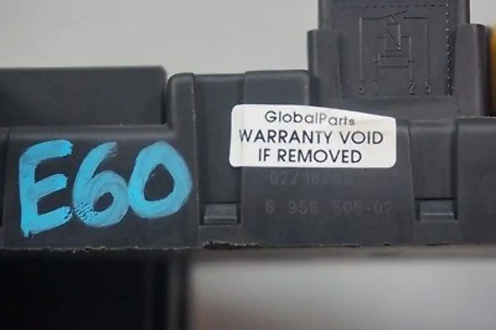 Boîte fusibles distribution l'énergie à l'arrière pour BMW E60 E61 E63 E64 à propos du numéro de pièce 6956505 BMW E60 E61 E63 E64 Boîte fusibles distribution l'énergie à l'arrière - SKU 6956505 - Numéro de pièce 6956505