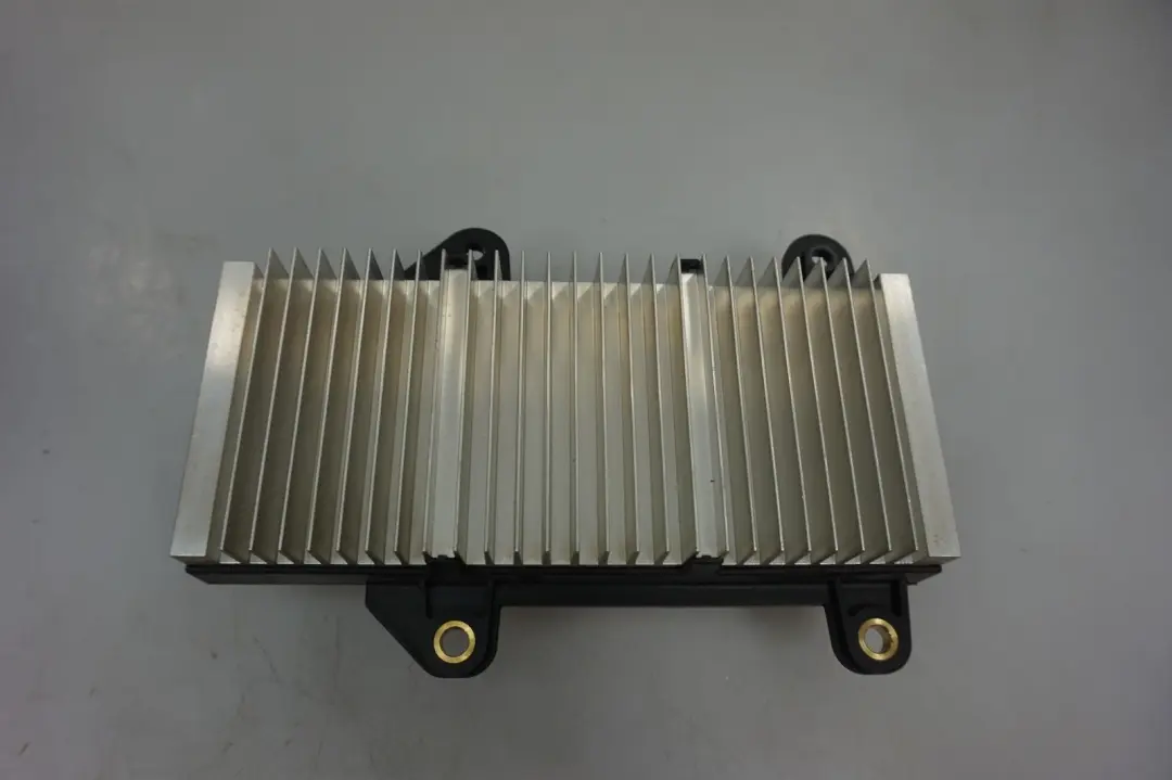 Moduł Sterowania Zasilaniem ECU do BMW E65 E66 o numerze 6957026 BMW E65 E66 Moduł Sterowania Zasilaniem ECU - SKU 6957026 - Numer Części 6957026