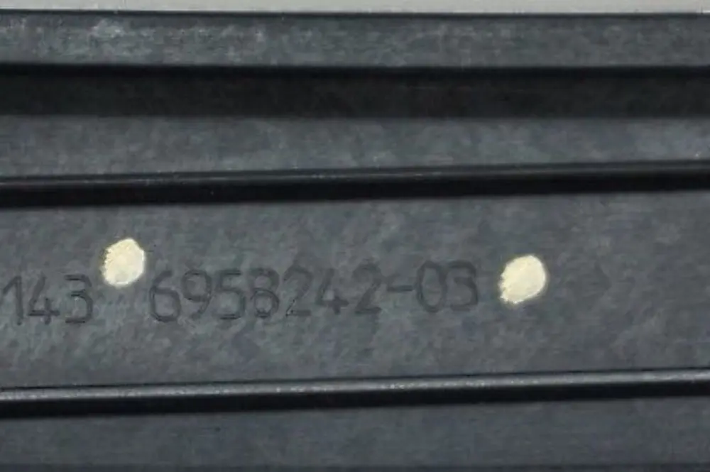 Listwa Boczek Drzwi Tył Prawo Szcztkowane Aluminium do BMW E92 o numerze 6958242 BMW E92 Listwa Boczek Drzwi Tył Prawo Szcztkowane Aluminium - SKU 6958242 - Numer Części 6958242