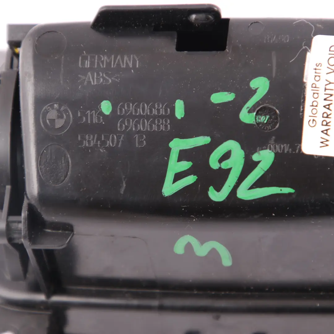 Vano Portaoggetti Posacenere Fondkonsole Rear Titan Argento per BMW E92 E93 2 con numero di parte 6960686 BMW E92 E93 2 Vano Portaoggetti Posacenere Fondkonsole Rear Titan Argento - SKU 6960686-2 - Numero di parte 6960686