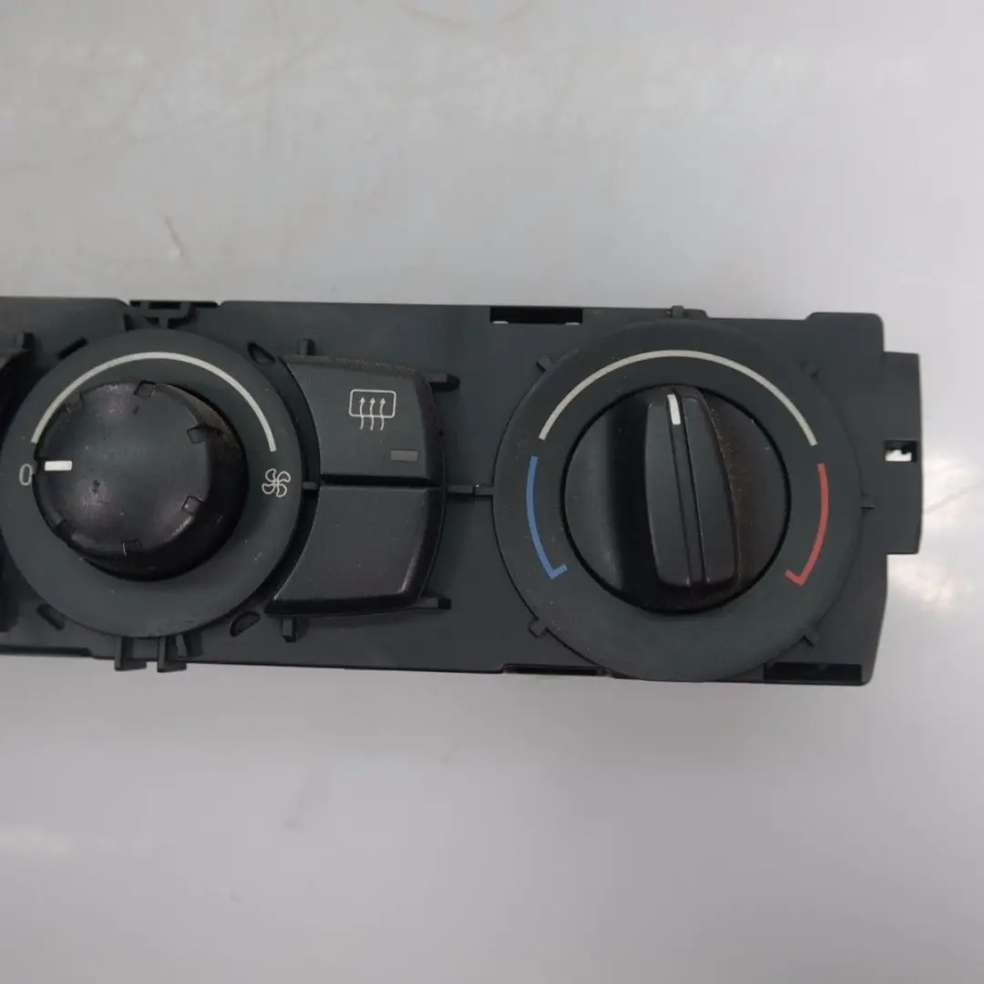 Conditioning Heater Control to BMW 1 Series E81 E82 E87 E88 Manual Air with Part number 6960861 BMW 1 Series E81 E82 E87 E88 Manual Air Conditioning Heater Control - SKU 6960861 - Part number 6960861