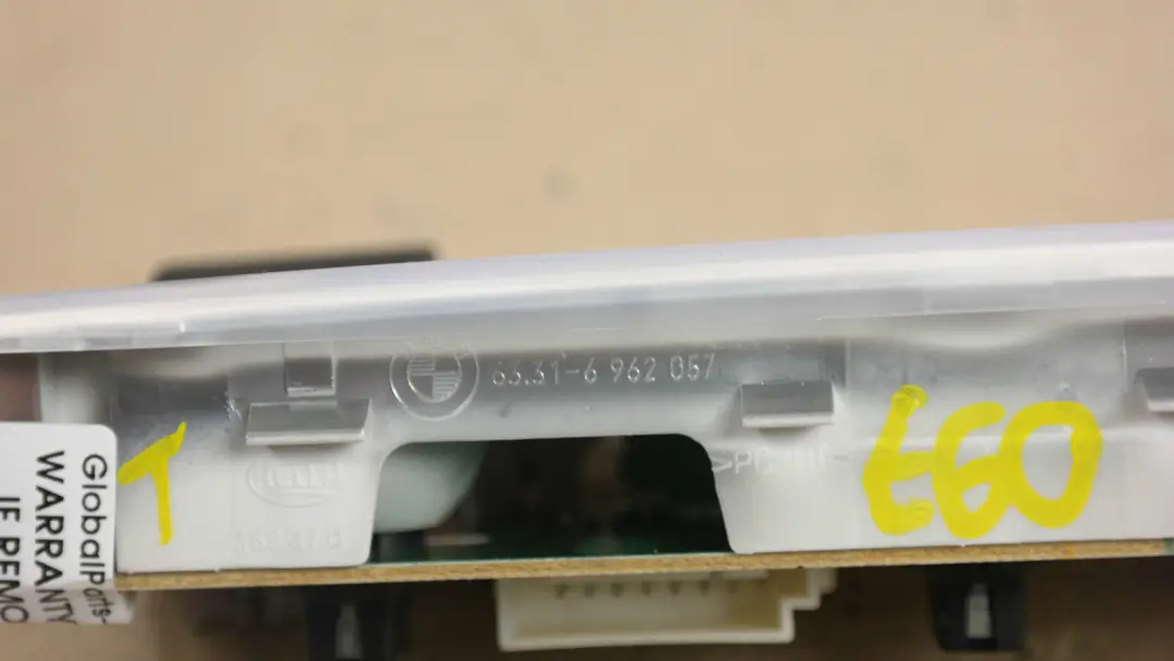Lampada Lettura Interni Luci Posteriore 6331 per BMW E60 E61 con numero di parte 6962057 BMW E60 E61 Lampada Lettura Interni Luci Posteriore 6331 - SKU 6962057 - Numero di parte 6962057