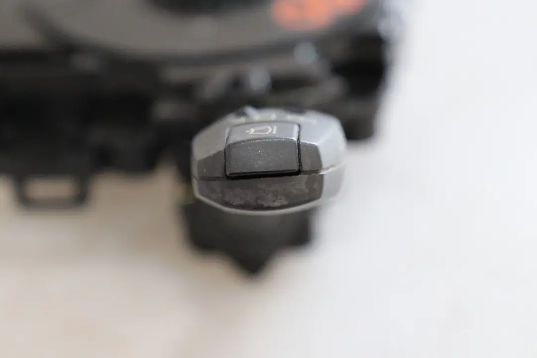 Manetki kierownicy do BMW E82 E90 E93 o numerze 6962654 BMW E82 E90 E93 Manetki kierownicy - SKU 6962654 - Numer Części 6962654