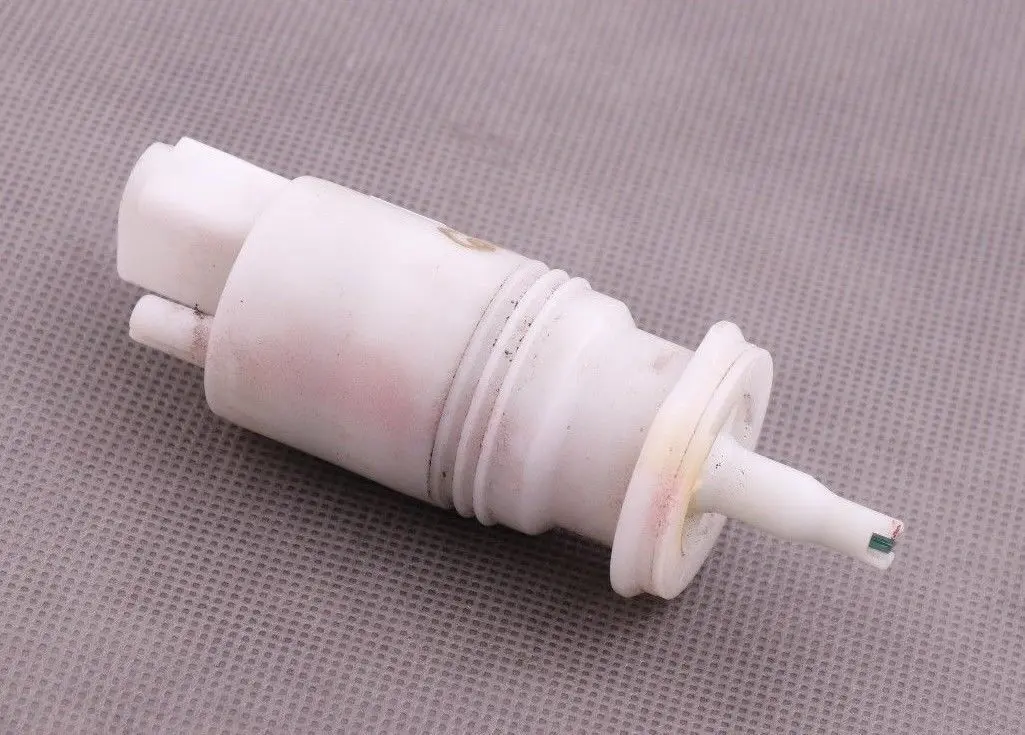 Pompe lave-glace pour Mini Cabrio One Cooper R52 à propos du numéro de pièce 6963855 Mini Cabrio One Cooper R52 Pompe lave-glace - SKU 6963855 - Numéro de pièce 6963855