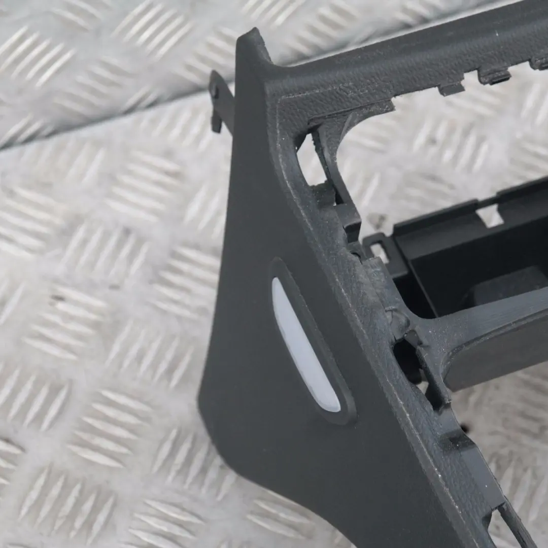 Konsole mit Lichtpaket hintenSCHWARZ BLACK 6963900 für BMW 3 er 1 E92 E93 LCi mit Teilenummer 51166963900 BMW 3 er 1 E92 E93 LCi Konsole mit Lichtpaket hintenSCHWARZ BLACK 6963900 - SKU 6963900-1 - Teilenummer 51166963900