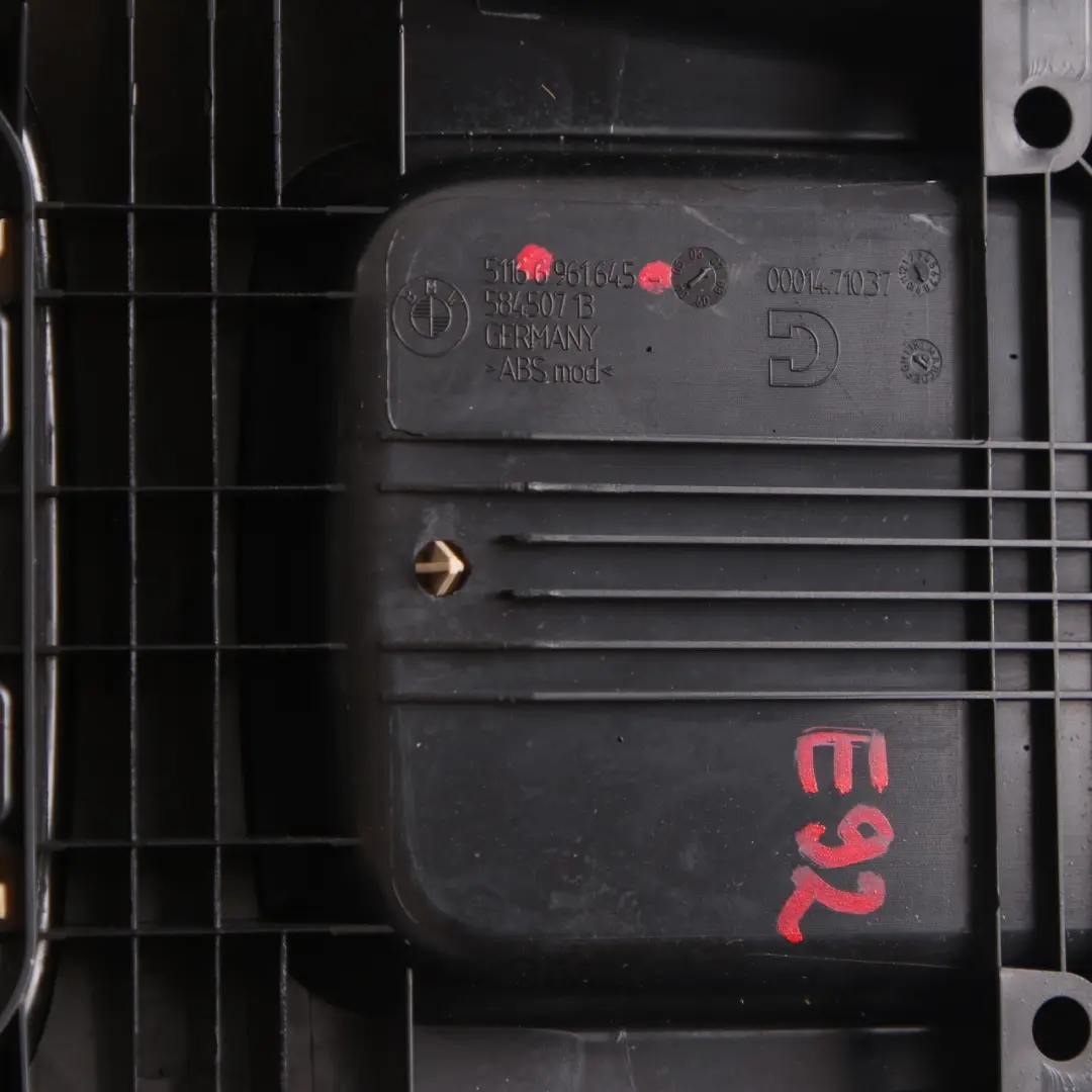 Centre Console Creambeige Beige 6961645 to BMW 3 Series E92 E93 Cover Rear with Part number 6963902 BMW 3 Series E92 E93 Cover Rear Centre Console Creambeige Beige 6961645 - SKU 6963902-1 - Part number 6963902