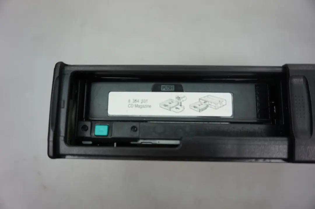 Caricatore CD a 6 dischi con caricatore per BMW 1 3 E81 E87 E90 E91 E92 con numero di parte 6964602 BMW 1 3 E81 E87 E90 E91 E92 Caricatore CD a 6 dischi con caricatore - SKU 6964602 - Numero di parte 6964602