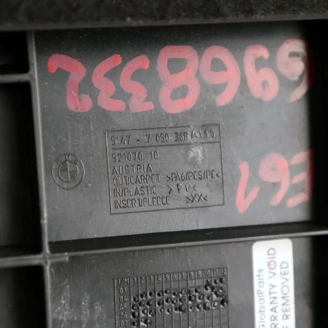 Rechts Kofferraum hinten Teppichklappe Kofferraum Anthrazit für BMW 5 E61 LCI mit Teilenummer 6968332 BMW 5 E61 LCI Rechts Kofferraum hinten Teppichklappe Kofferraum Anthrazit - SKU 6968332 - Teilenummer 6968332