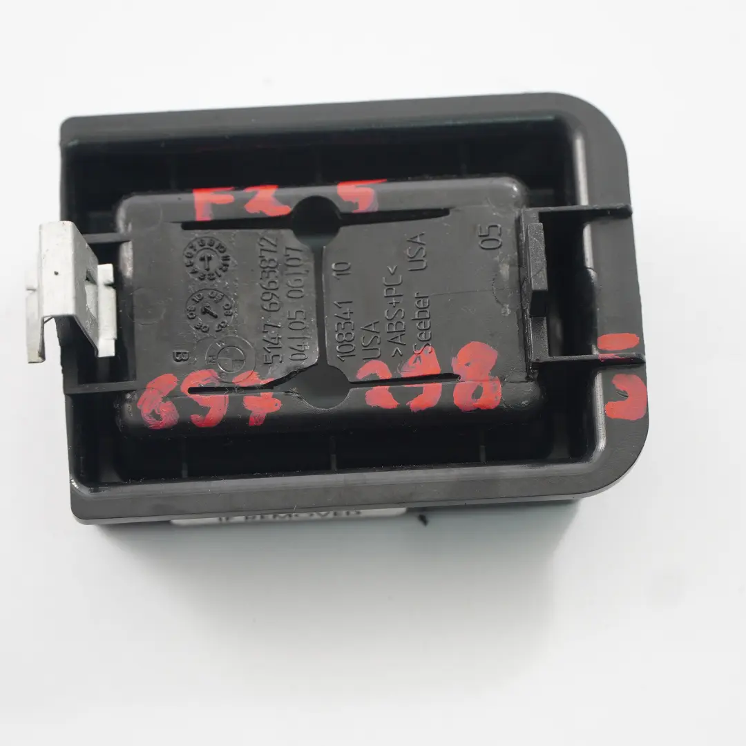 BMW X3 F25 X5 E70 Crochet fixation garniture cache-bagages arrière 6963872 - SKU 6972985 - Numéro de pièce 6972985