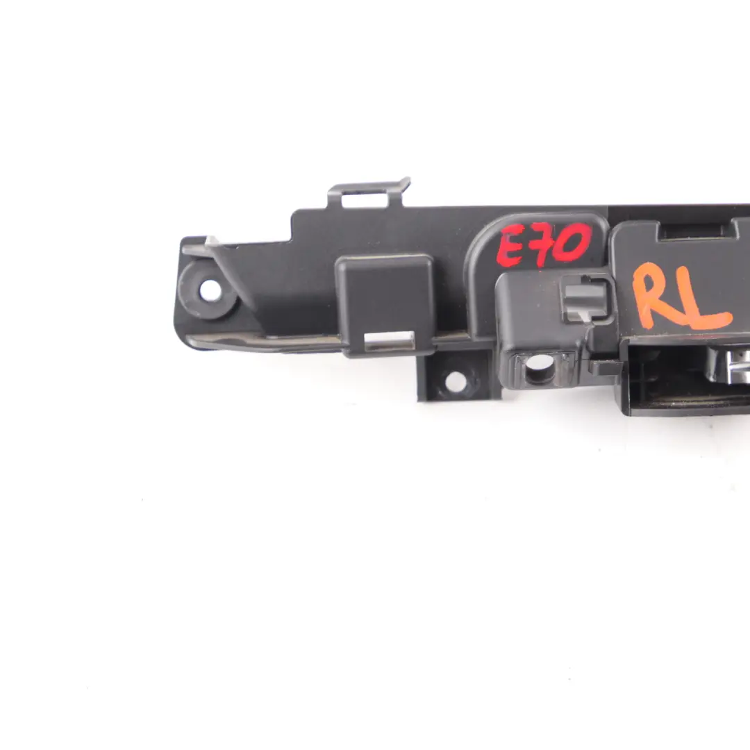 Supporto Maniglia Porta Esterna Posteriore Sinistra Cromo per BMW X5 E70 con numero di parte 6974297 BMW X5 E70 Supporto Maniglia Porta Esterna Posteriore Sinistra Cromo - SKU 6974297 - Numero di parte 6974297