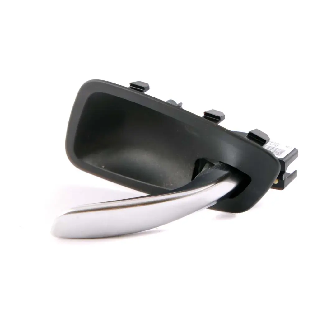 Maniglia Interna Porta Anteriore Destra Copertura Nera 6975494 per BMW E92 E93 con numero di parte 6975496 BMW E92 E93 Maniglia Interna Porta Anteriore Destra Copertura Nera 6975494 - SKU 6975496 - Numero di parte 6975496