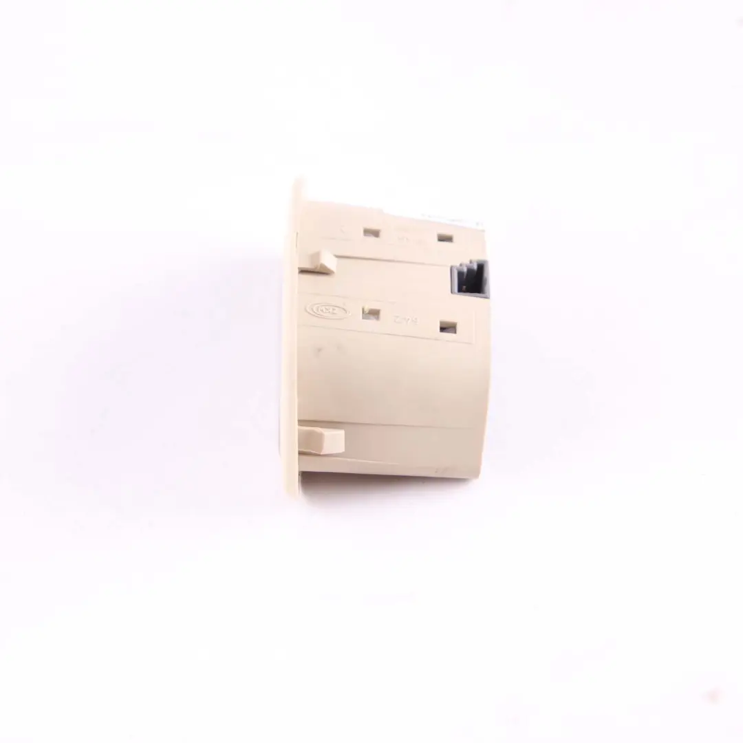 Lampka oświetlenie kabiny do BMW E92 E93 o numerze 6976724 BMW E92 E93 Lampka oświetlenie kabiny - SKU 6976724 - Numer Części 6976724