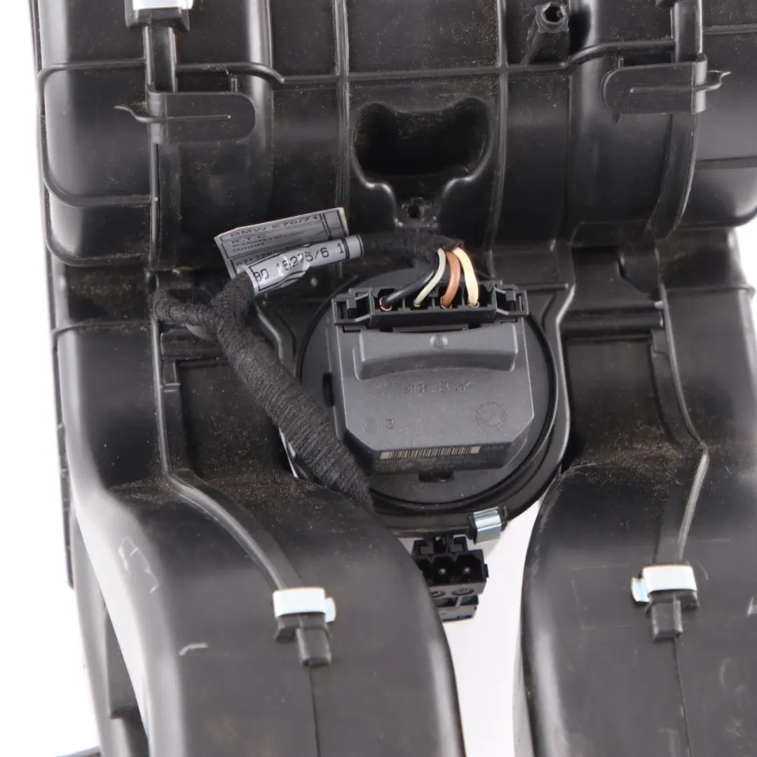 Dmuchawa Wentylatora Nagrzewnicy Tylnej 6947554 do BMW X5 E70 F15 o numerze 6977947 BMW X5 E70 F15 Dmuchawa Wentylatora Nagrzewnicy Tylnej 6947554 - SKU 6977947 - Numer Części 6977947