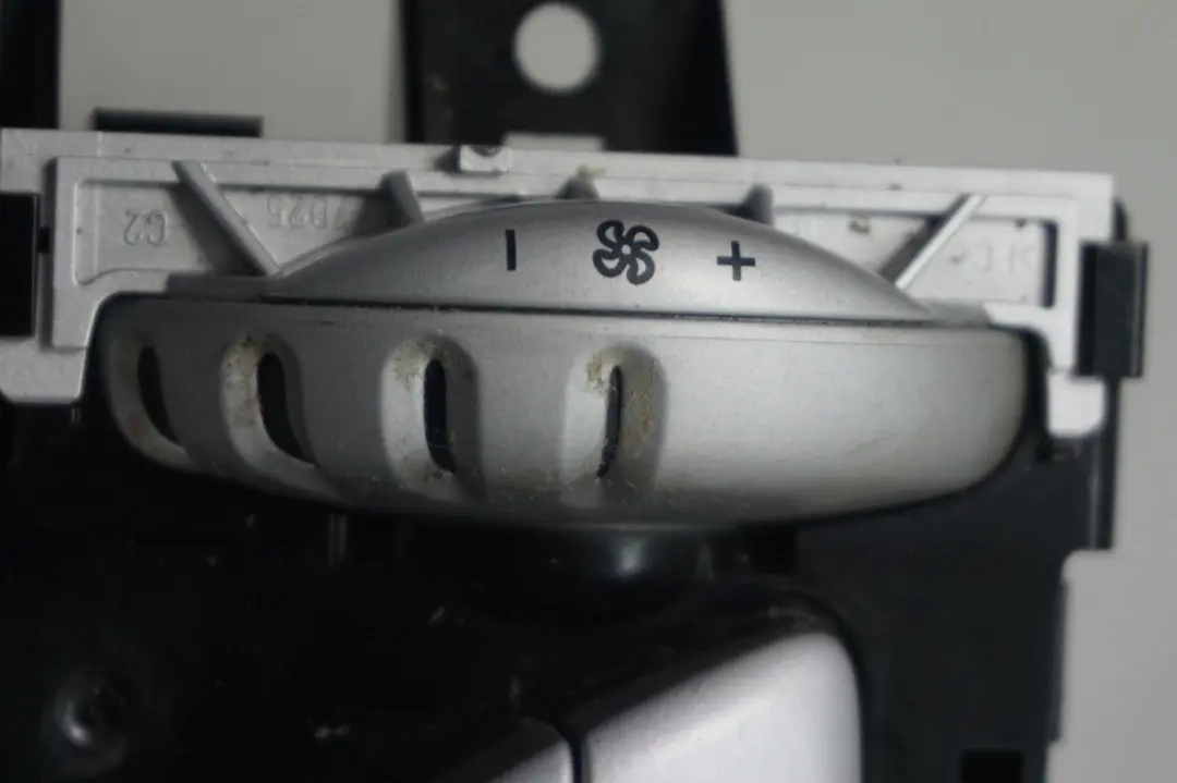 Condizionata Heizungssteuereinheit Interruttore per Mini Cooper One R56 Aria con numero di parte 69797002 Mini Cooper One R56 Aria Condizionata Heizungssteuereinheit Interruttore - SKU 69797002-6 - Numero di parte 69797002