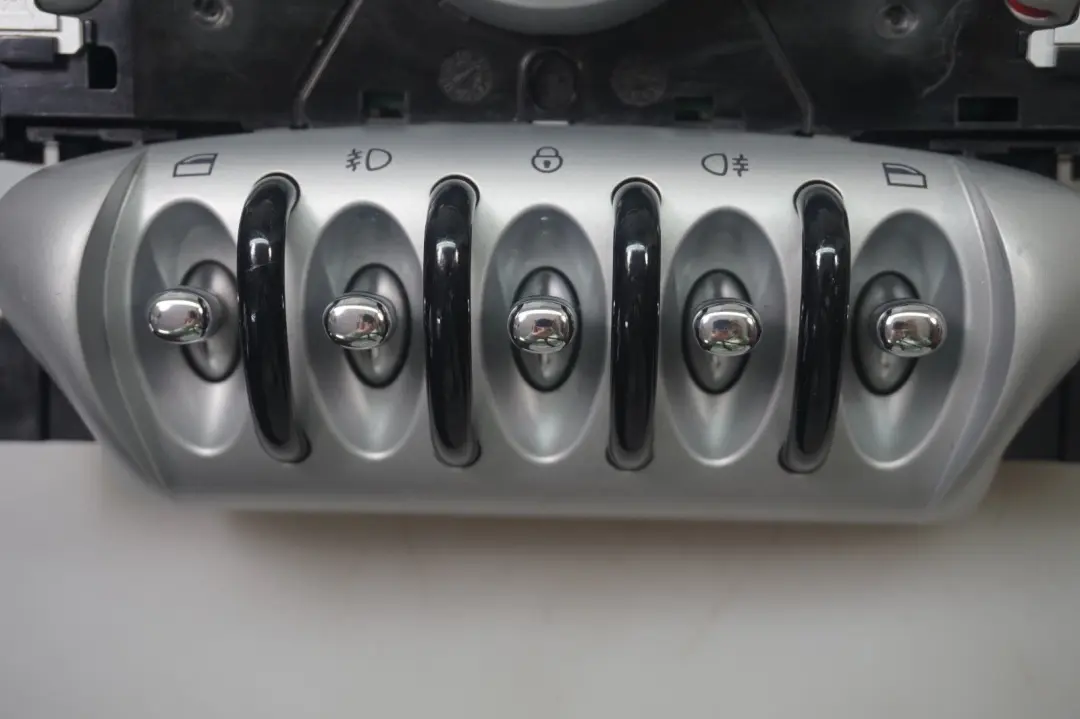 Sterownik Panel Klimatyzacji Nawiewu do MINI R56 o numerze 69797002 MINI R56 Sterownik Panel Klimatyzacji Nawiewu - SKU 69797002 - Numer Części 69797002