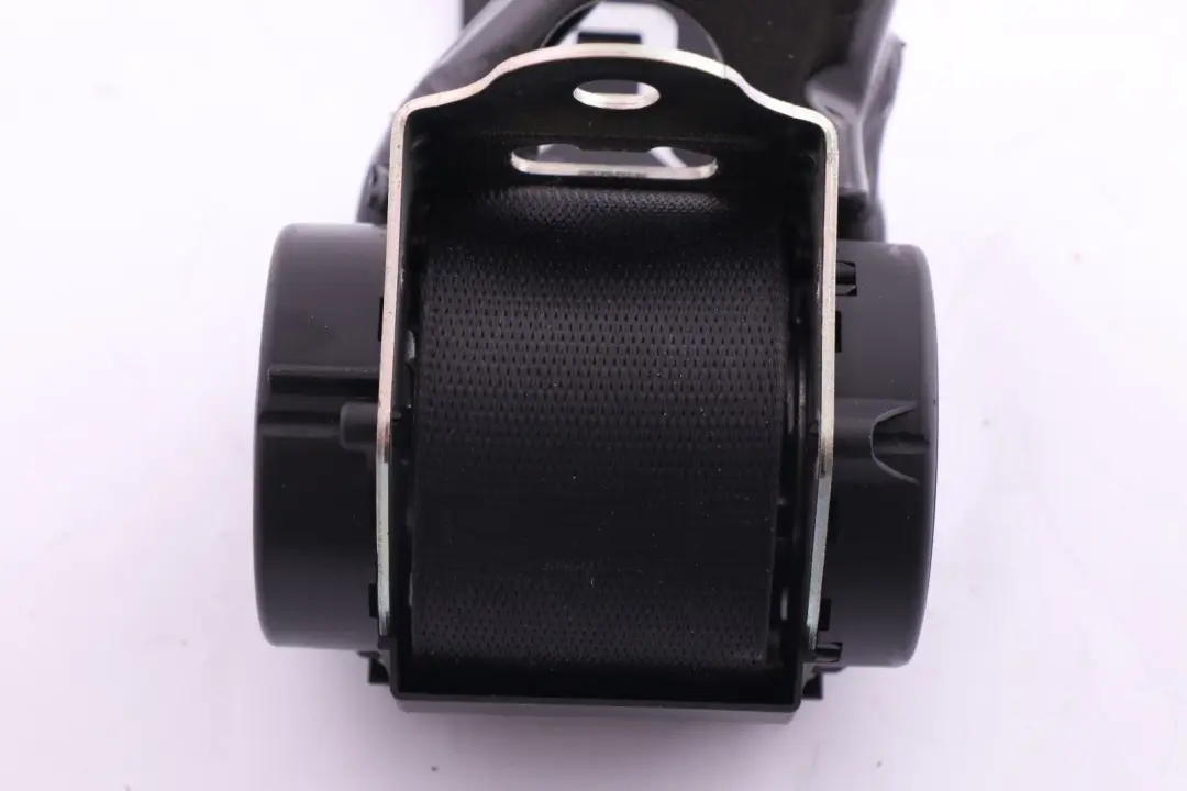 Cinturón de seguridad trasero superior izquierdo para BMW E88 Cabrio con número de pieza 6981479 BMW E88 Cabrio Cinturón de seguridad trasero superior izquierdo - SKU 6981479 - Número de pieza 6981479